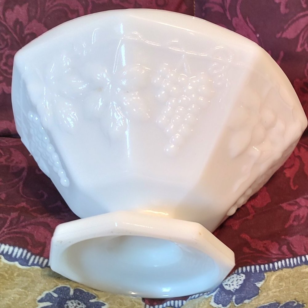 Vintage Large White Milk Glass Pedestal/Footed Fruit Bowl Grape Pattern RARE HTF